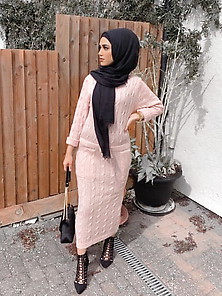Gorgeous Hijabi Babe Zohra L