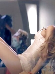 Sultry Ariana Grande In Sexy Video Screencaps
