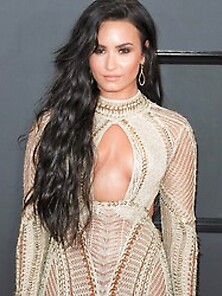 Demi Lovato Possibly Pantyless At The 59Th Grammy Awards