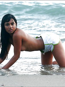 Wet Babe In The Beach ( Ramisa Wedikara)