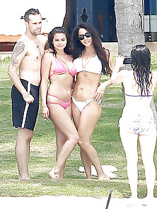 Selena Gomez - Bikini (New)