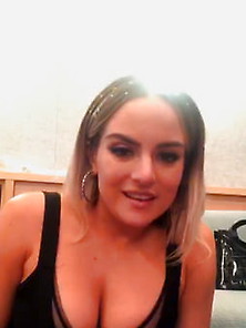Jojo Teasing Her Awesome Cleavage Again.