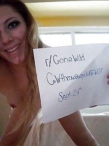 Reddit Selfie Slut Naked Posing For Her Fans