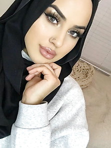 Stunning Hijab Girls