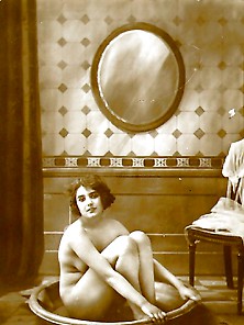 Vintage Lady's & Bathing -Num-001