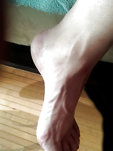 Dj's Veiny High Arched Size 10 - Painted Toenails!