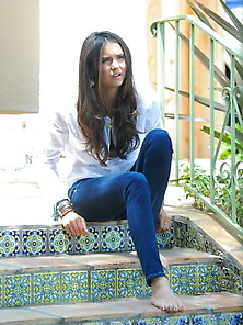 Nina Dobrev Barefoot In Jeans