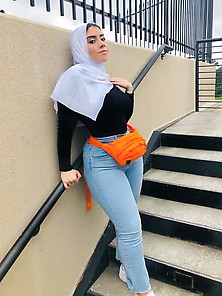 Hijabi Sharmota Big Boobs And Thighs