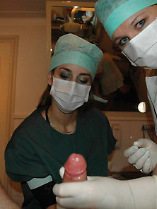 Women In Surgical Masks (Chicas Con Cubrebocas)