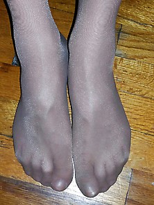 My Feet In Suntan Pantyhose