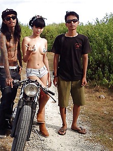 Model Berani Topless Outdoor Dari Bali.  Julia Shocink.