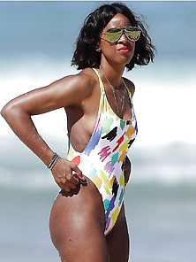 Kelly Rowland On The Beach In Sydney, Australia