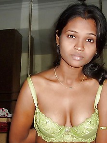 Indian Girl Show Her Ass