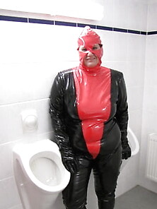 Anna As A Toilet In Latex...