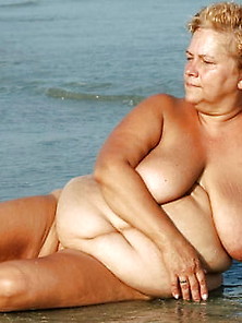 Bbw Matures And Grannies At The Beach 475