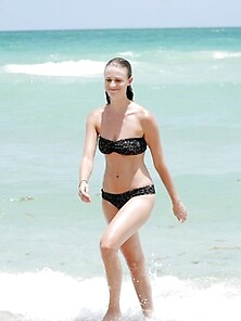 Julie Henderson's Hot Bikini Body At A Beach