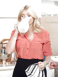 Holly Willoughby 9