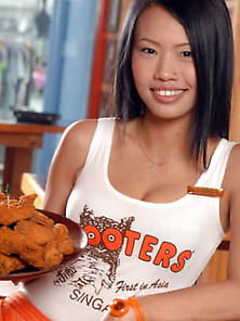 Sexy Hooters Girls