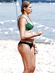 Gabrielle Reece Hot On The Beach Pokies
