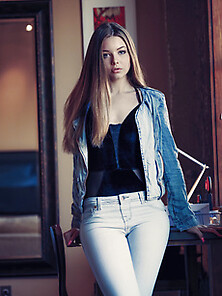 Lana Lea Has Beauty In The Jeans