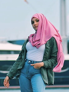 Sara La Pute Hijabitch Sexy A Sperme