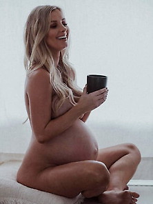 Hot Amateur Mom Is Pregnant With Huge Belly
