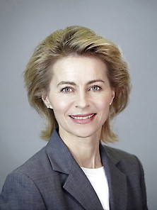 Ursula Von Der Leyen - Unsere Bundes-Flinten-Uschi