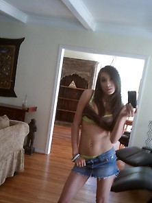 Stunning Teen Amateur Shows Off Her Magnificent Body