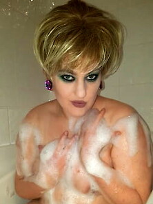 Chubby Milf Amy Leaf- Bath And Bubbles