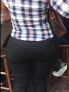 Big Booty Candid In Tight Jeans