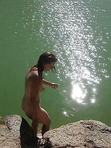 Amateur Wife Posing Naked At Rocks