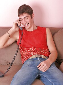 Girl Calls Boyfriend To Say That Nobody Is Home And He Can Come