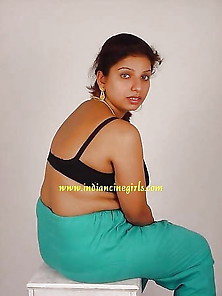 Indian Desi Aunty In Black Bra And Boobs