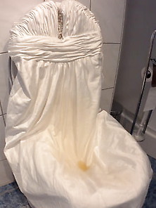Bride-Dress-Pissing