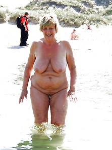 Bbw Matures And Grannies At The Beach (53)