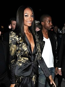 Jourdan Dunn Looking Sexy And Cleavy