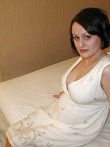 Pregnant Brunette Jennifer Posing