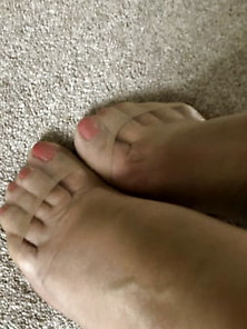 My Pretty Feet In Nylons