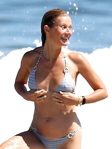 Gwyneth Paltrow Have Fun In Wet Bikini On A Beach