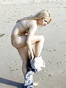 Jaimie Hilfiger Hot Body In Little Gold Bikini