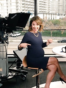 Hot Bloomberg Tv Lady : Emily Chang