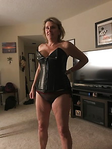 Leigh Loves Her Leather Corset