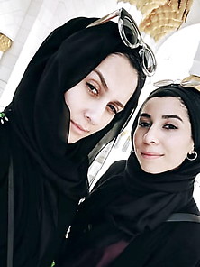 Kinky Muslim Celeb Dina