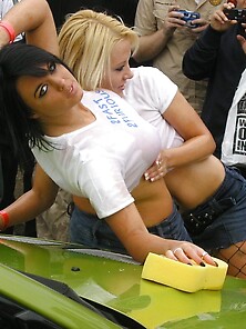 Wet And Wild Car Show Girls