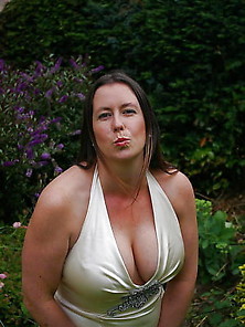 Mature And Bbw Cleavage And More