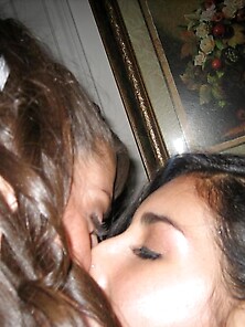 Lesbian Kissing