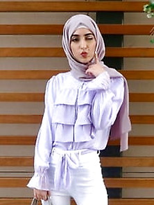 Sexy Hijabis In Heels