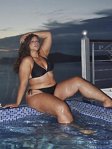 Gorgeous Fatty Erica Lauren Flaunts Her Huge Curves