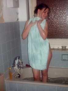 Amateur Teen Naked In Bath