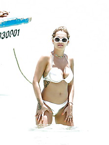 Rita Ora Hot In Jamaique